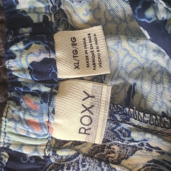 ROXY drawstring shorts. - Picture 3 of 7